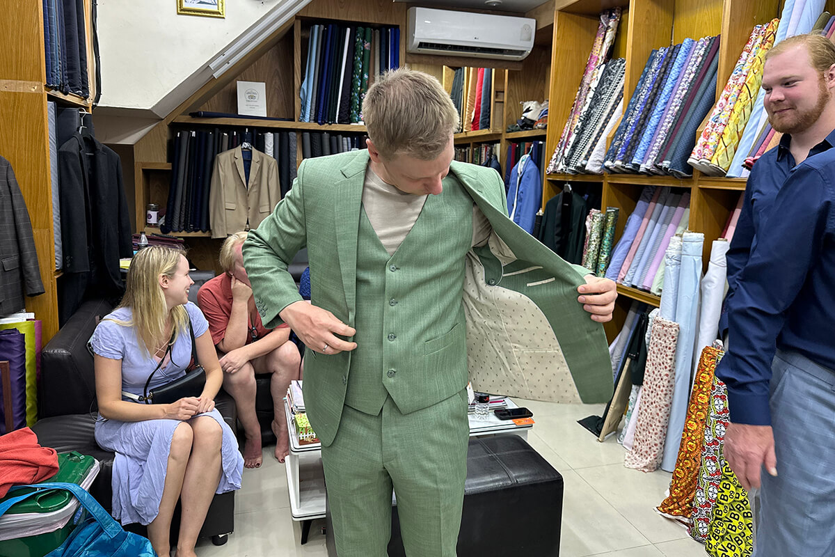 The Benefits of a Linen Suit